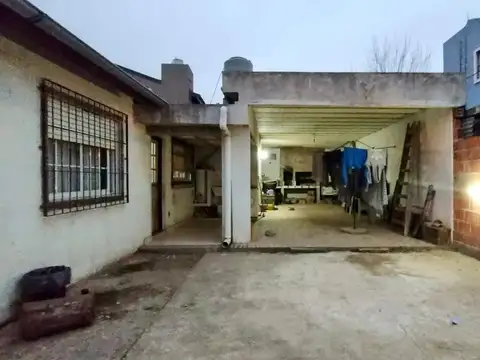 Casa 5 ambientes con 2 baños