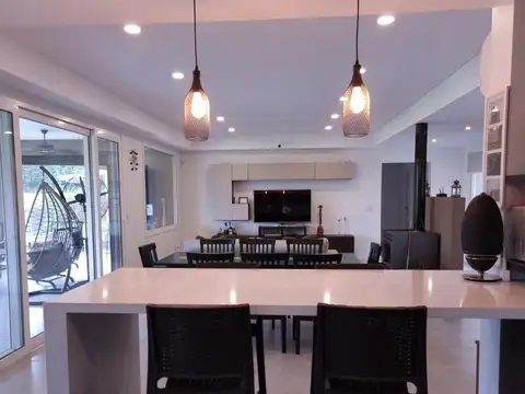 Casa 3 ambientes con 2 baños