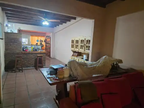 Casa 3 ambientes con 2 baños