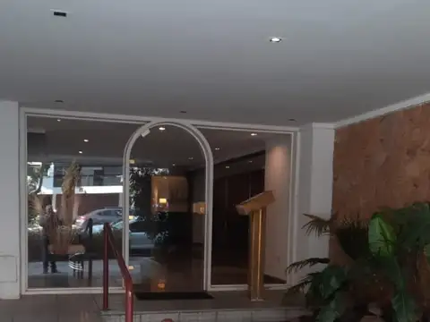 IMPECABLE DEPARTAMENTO 3 AMBIENTES C/ COCHERA FIJA " CON RENTA "