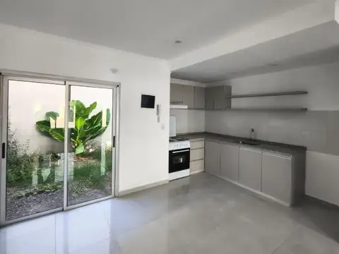 Depto Tipo Casa 3 ambientes con 2 baños