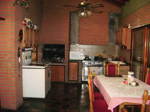 VENTA CASA DE 3 AMBIENTES CON COCHERA VILLA MAIPU