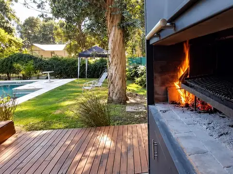 Casa en Alquiler con 2 cocheras