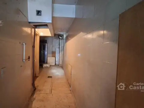 A Media Cuadra de Av. Maipú, Local de 3x17m con Baño