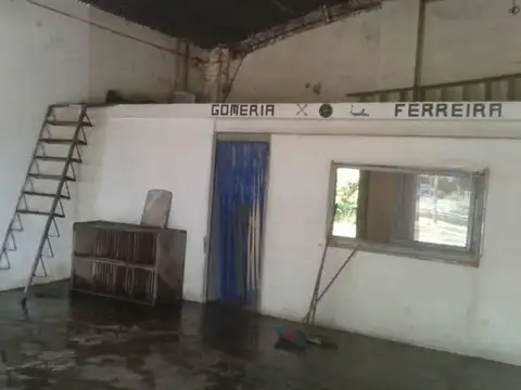 Amplio Local sobre colectora, con departamento, Km. 56, Cañuelas