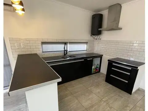 Casa 5 ambientes con 1 baño