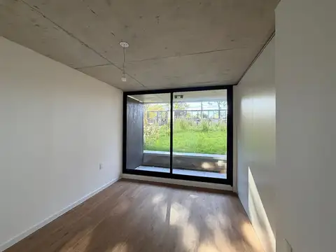 Alquila apto en Malvín de 1 domitorio con garage.