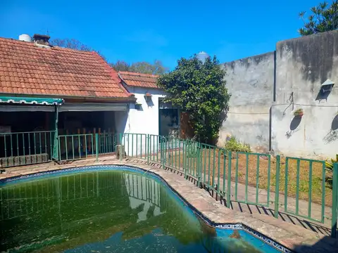 Venta Casa 4 ambientes en Olivos con pileta y quincho