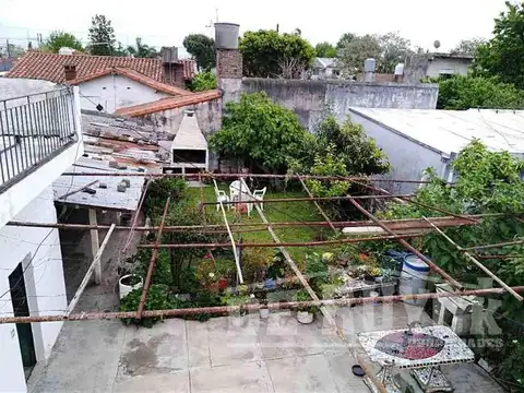 Casa 4 ambientes con 1 baño