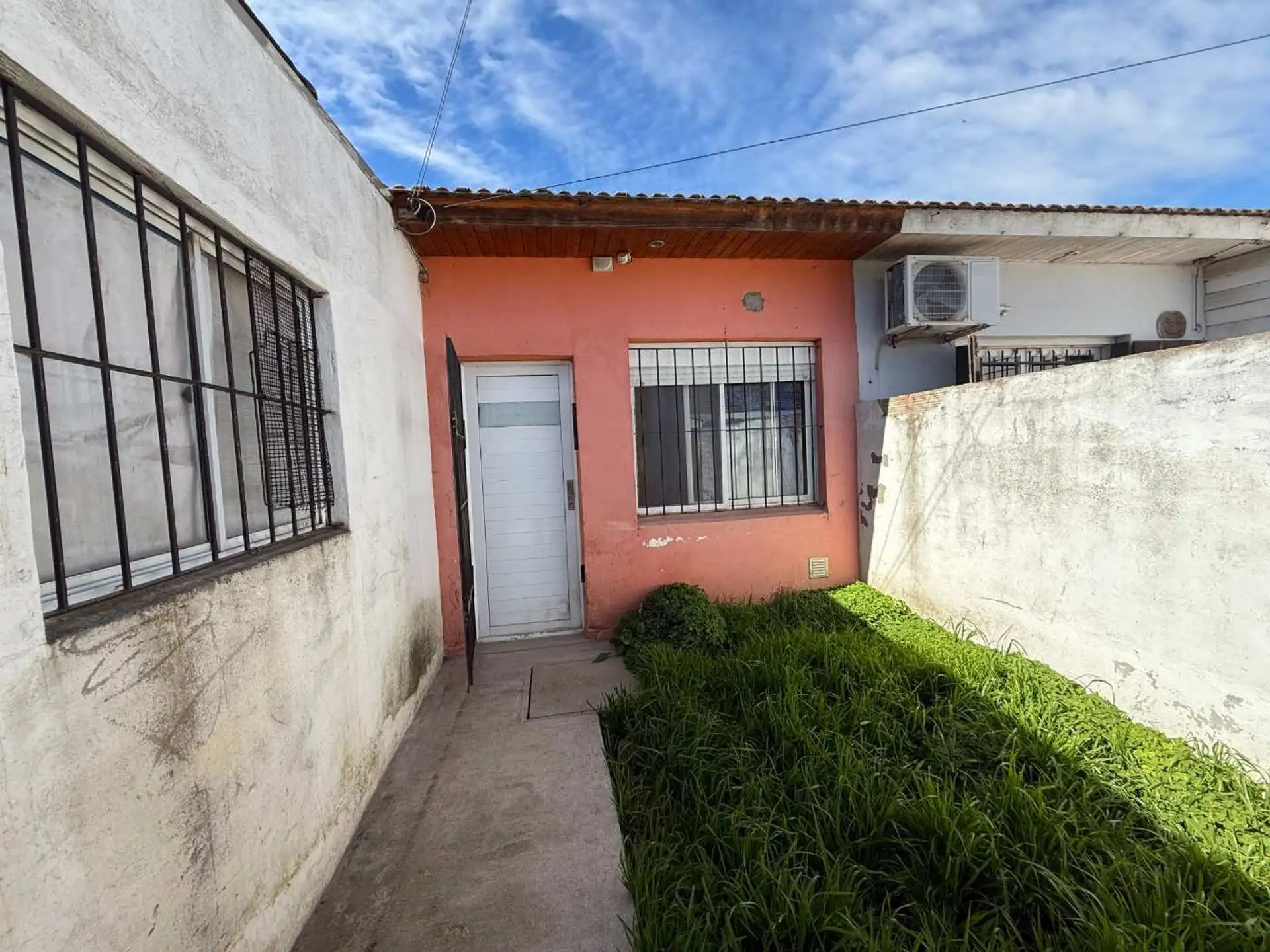 Casa 3 ambientes con cochera - Oportunidad