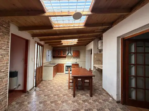 Casa 3 ambientes con cochera - Oportunidad