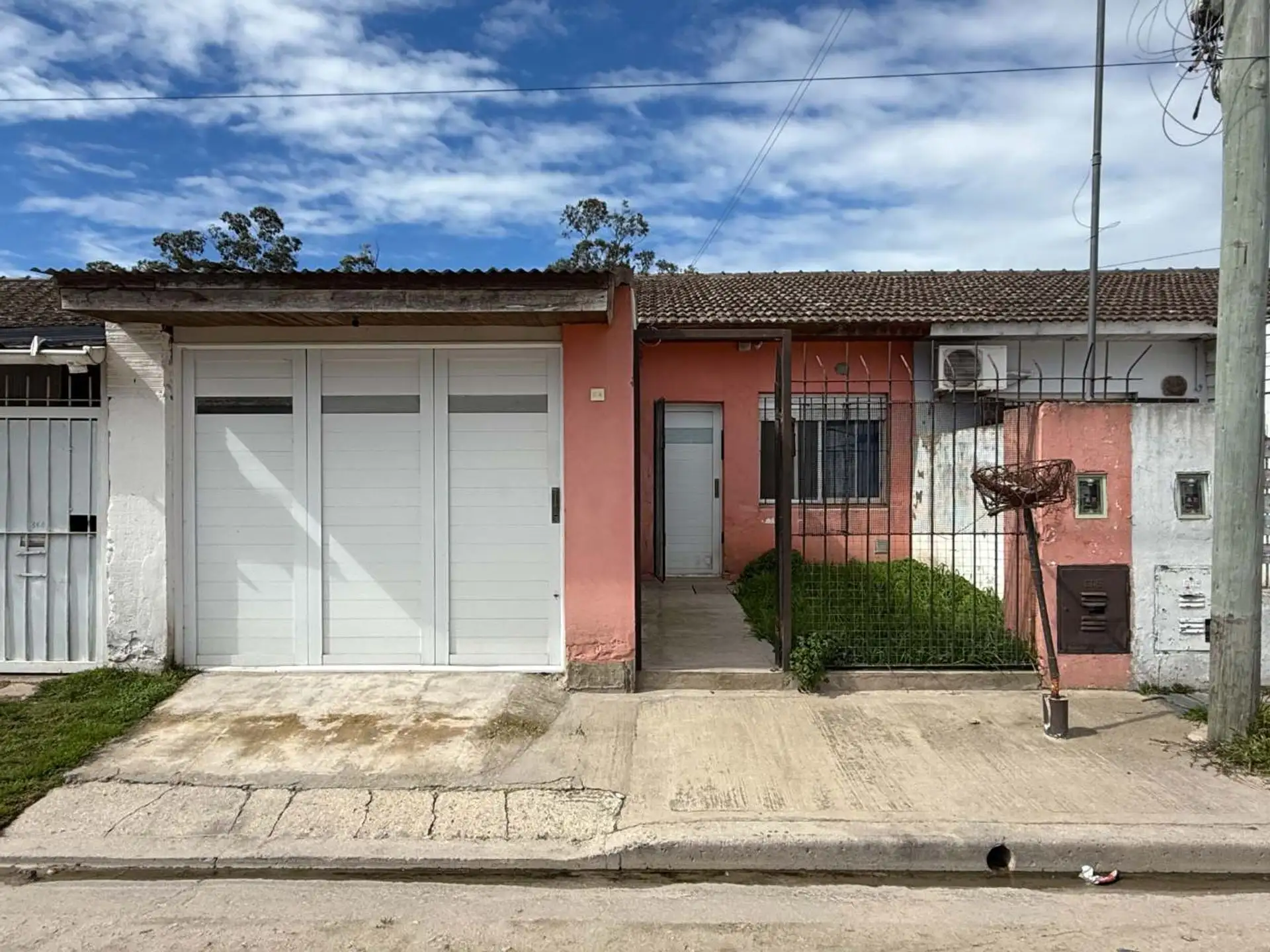 Casa 3 ambientes con cochera - Oportunidad