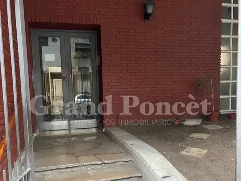 Departamento 3 ambientes amplio con dependencia y balcon