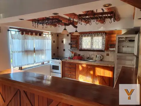 Casa en Venta con 3 cocheras