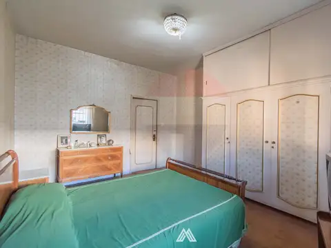 Casa 8 ambientes con 6 baños