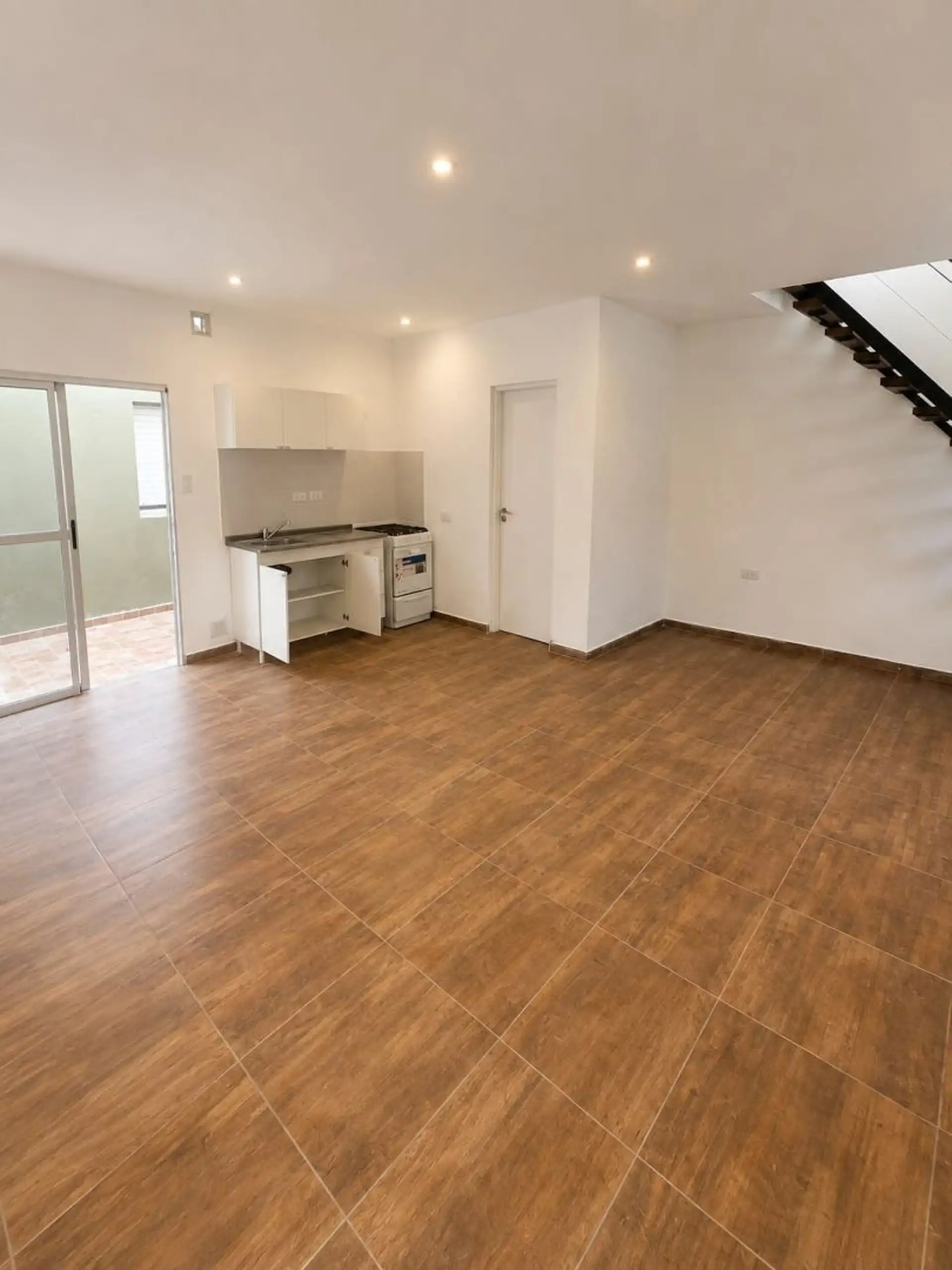 PH en venta en dúplex 4 ambientes a estrenar con patio propio y jardín al frente - Don Bosco