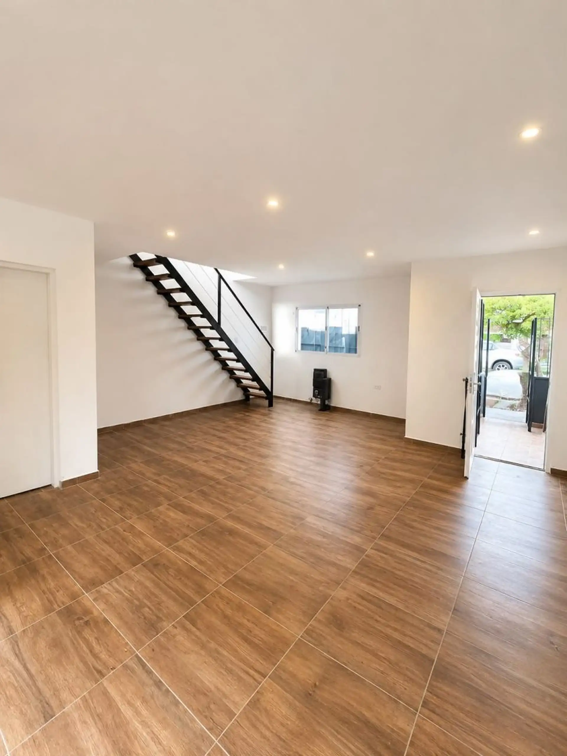 PH en venta en dúplex 4 ambientes a estrenar con patio propio y jardín al frente - Don Bosco