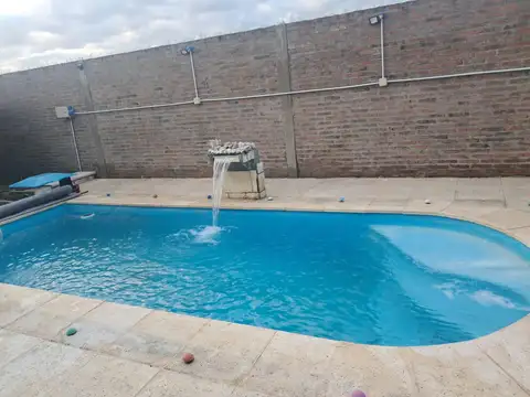gran oportunidad amplia casa con pileta