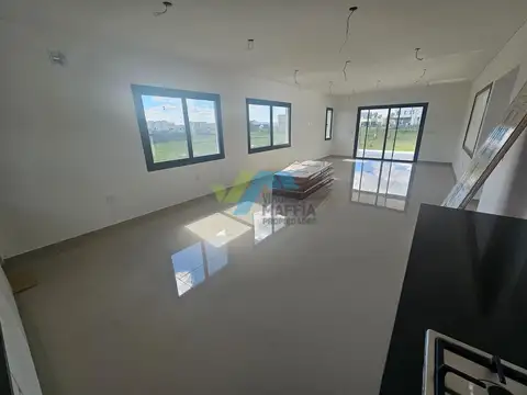 Casa 5 ambientes con 3 baños