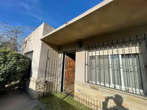 VENTA DE CASA 4 AMB. + LOCAL + DPTO. 2 AMB. EN SAN MIGUEL!