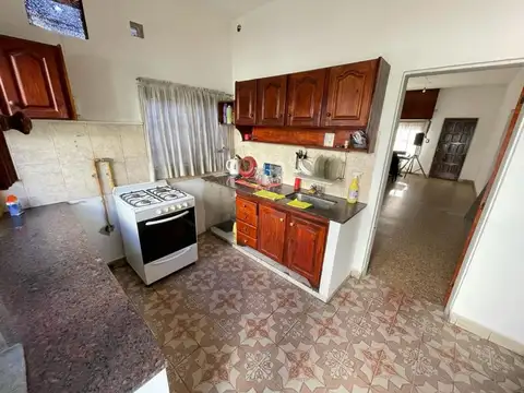 VENTA DE CASA 4 AMB. + LOCAL + DPTO. 2 AMB. EN SAN MIGUEL!