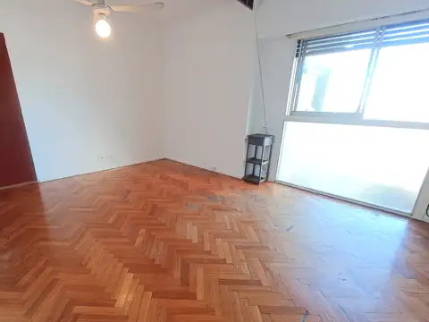 Departamento en Alquiler en Parque Chacabuco, $ 420.000