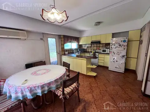 Casa en Venta con 3 cocheras
