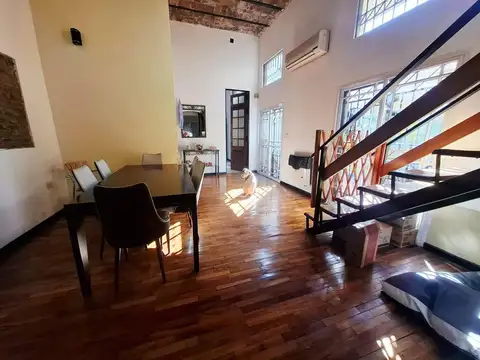 Depto Tipo Casa 4 ambientes con 2 baños