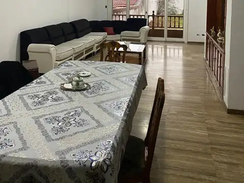 CASA EN VENTA 7 AMBIENTES EN FLORESTA