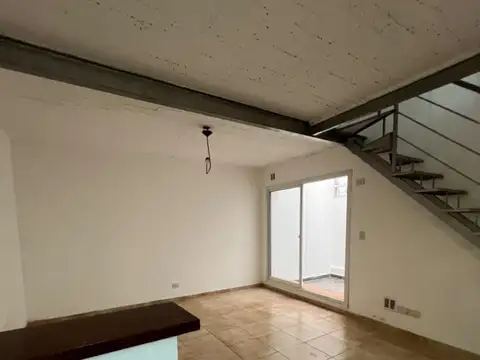 Depto Tipo Casa en Alquiler de 3 ambientes