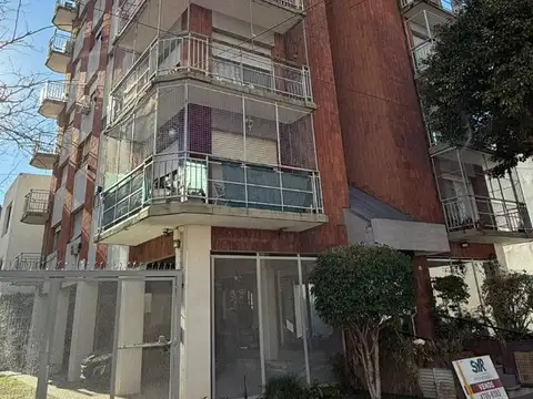 Muy Lindo Departamento de 2 Amb C/balcón Corrido y Cochera