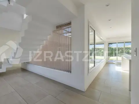 Casa en venta Ayres Plaza -Tres plantas
