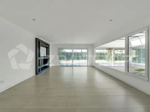 Casa 7 ambientes con 5 baños