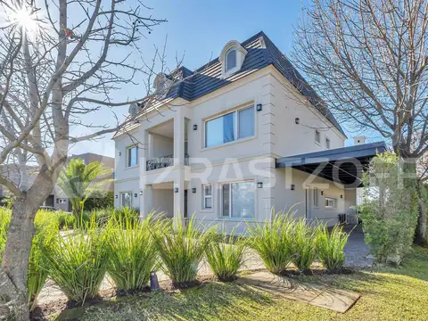 Casa en venta Ayres Plaza -Tres plantas