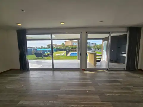 Casa en Venta en Countries y Barrios Cerrados en Ezeiza, USD 500.000
