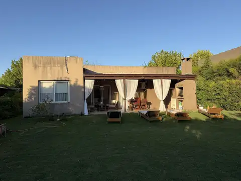 Casa 5 ambientes con 3 baños