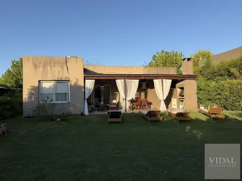 Casa 5 ambientes con 3 baños