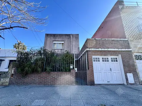 Impecable chalet de 3 dorm   3 baños   garage   quincho    jardín - APTO CREDITO 