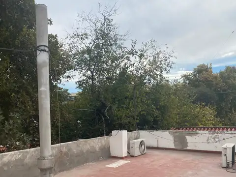 Casa 7 ambientes con 2 baños