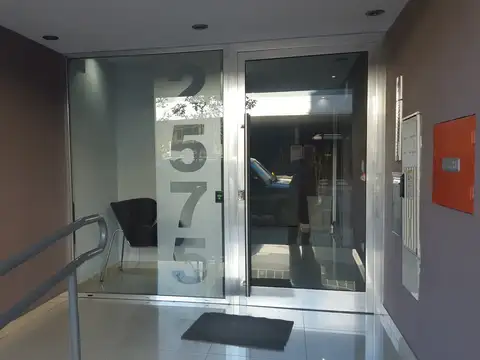 Hermoso departamento Monoambiente al frente con balcón