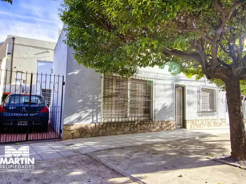 Casa mas 2 locales en San Isidro con 20 mts de frente sobre Fondo de la Legua