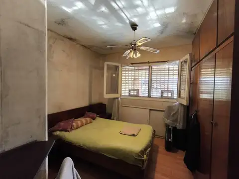 Casa 7 ambientes con 2 baños