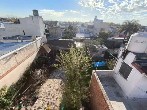 VENTA CASA MULTIFAMILIAR LOTE PROPIO A REFACCIONAR