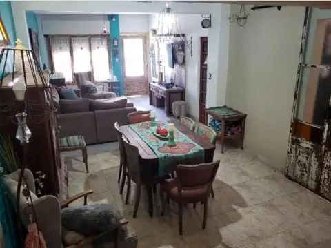 Casa 5 ambientes con 3 baños