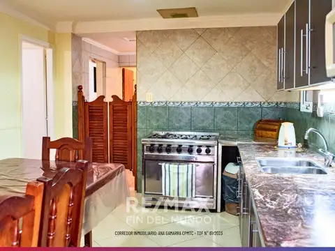 Casa 9 ambientes con 3 baños