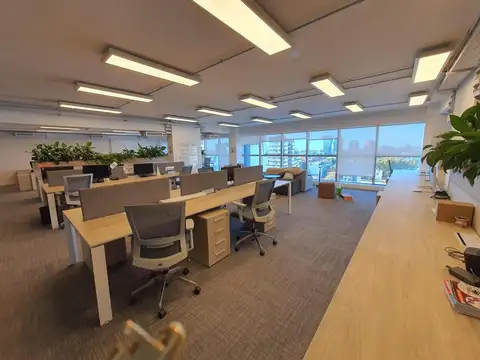 Oficina 9 ambientes con 10 baños