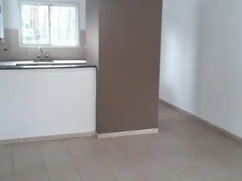 Casa en Alquiler con 2 cocheras