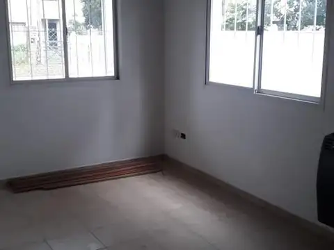 Casa en Alquiler con 2 cocheras