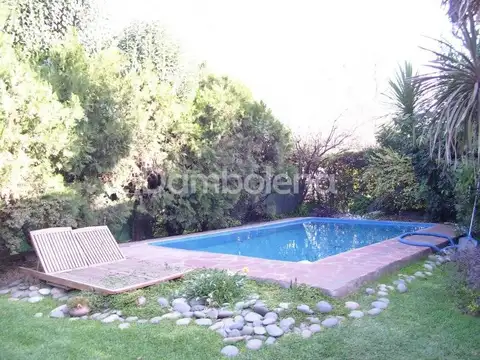 Casa  en Venta o permuta ubicado en Burzaco, Almirante Brown, G.B.A. Zona Sur