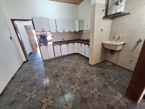Casa 5 ambientes con 3 baños